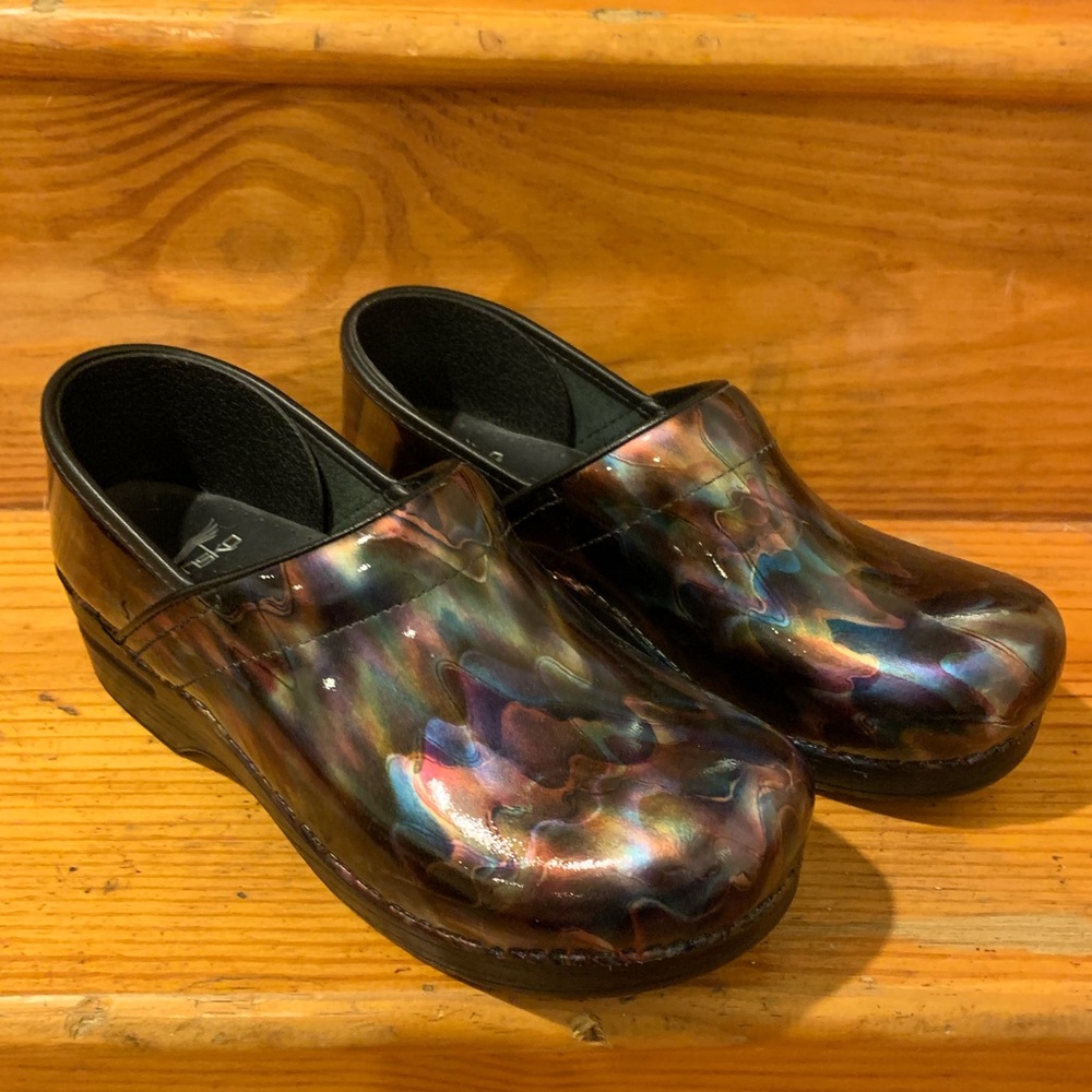 Dansko “Multi Ripple” Pattern Clogs - Never Worn!